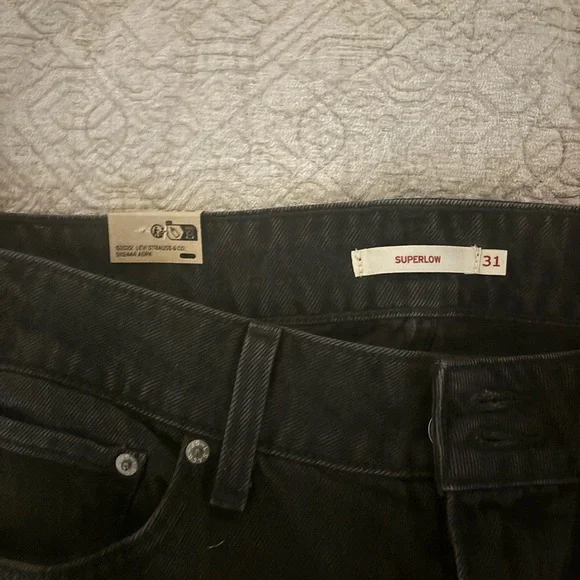 Levi's Women's super low double button relaxed, fit denim - Picture 4 of 7